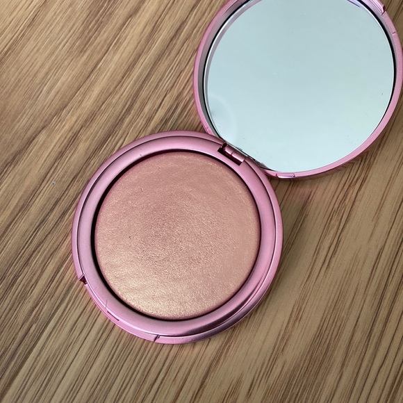 Pat McGrath Other - Pat McGrath Divine Rose highlighter